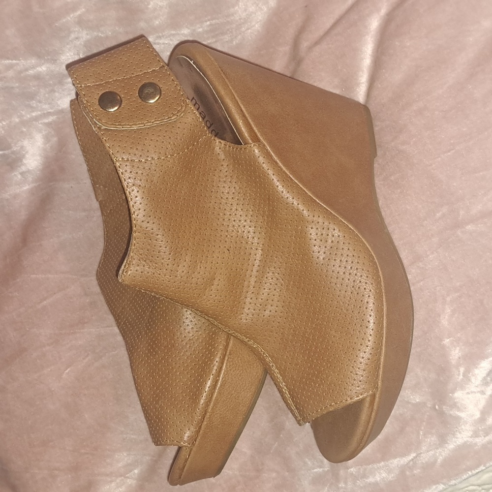 Sz 9 Women's Wedge by Madden Girl